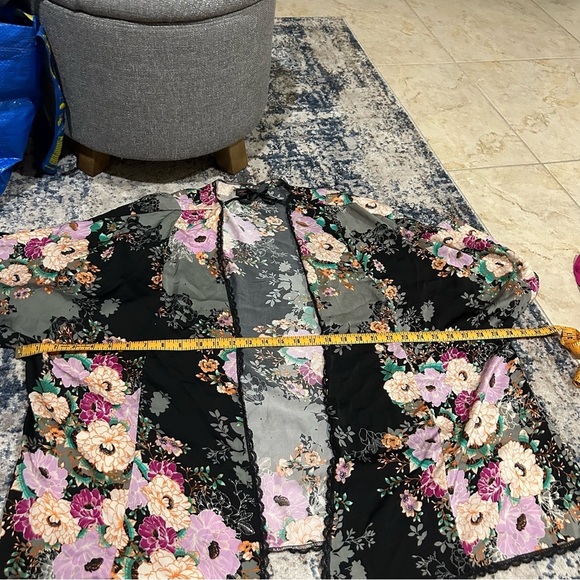 Torrid Black & Multi-Colored Floral Kimono Size 3X - Picture 5 of 6